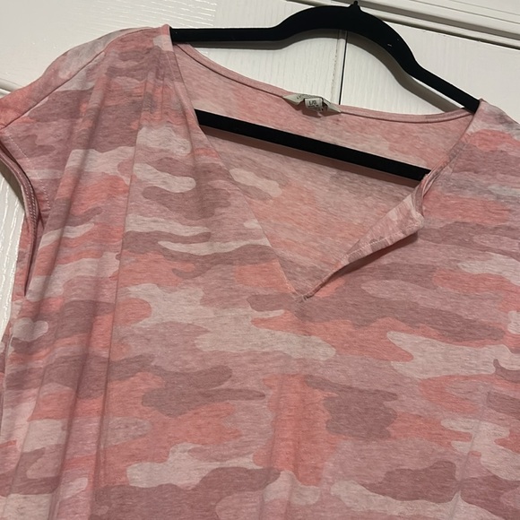 Lucky Brand Pink Camo Women's Top size Large - Picture 2 of 7